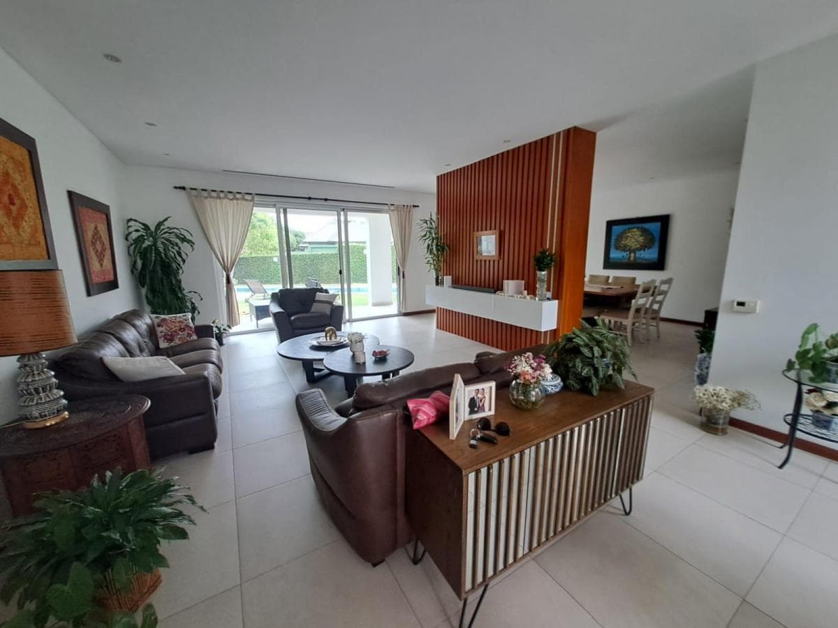 Se Vende Linda Villa con Piscina, con Terreno Adjunto Urbanización Cerrada, Guayas — imagen 6