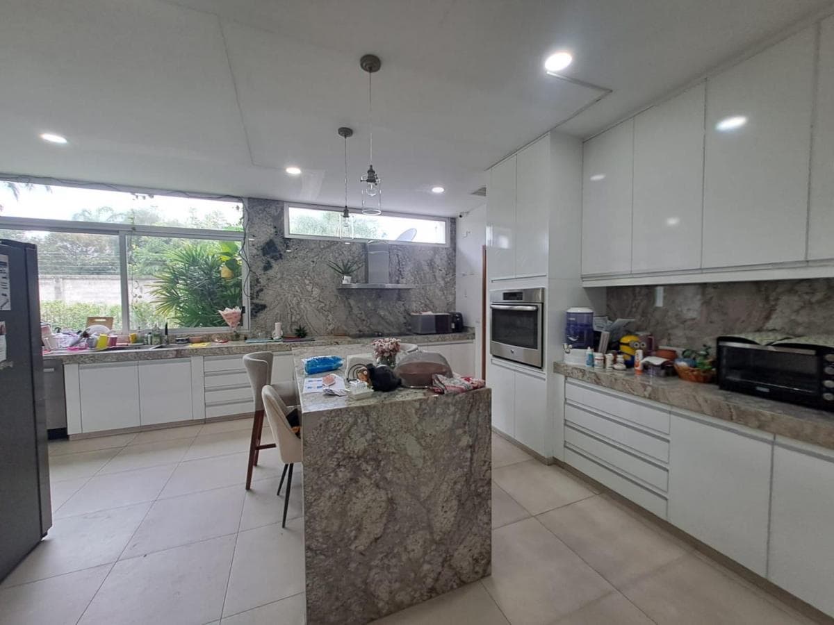 Se Vende Linda Villa con Piscina, con Terreno Adjunto Urbanización Cerrada, Guayas — imagen 3