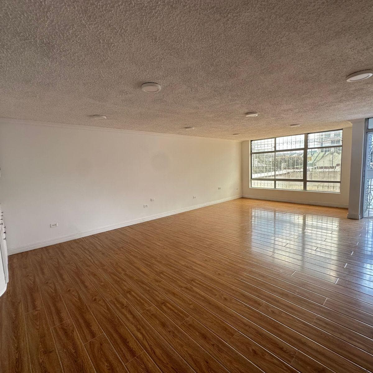 En Venta Casa Rentera de 4 Depts Amplios y Suite — imagen 9