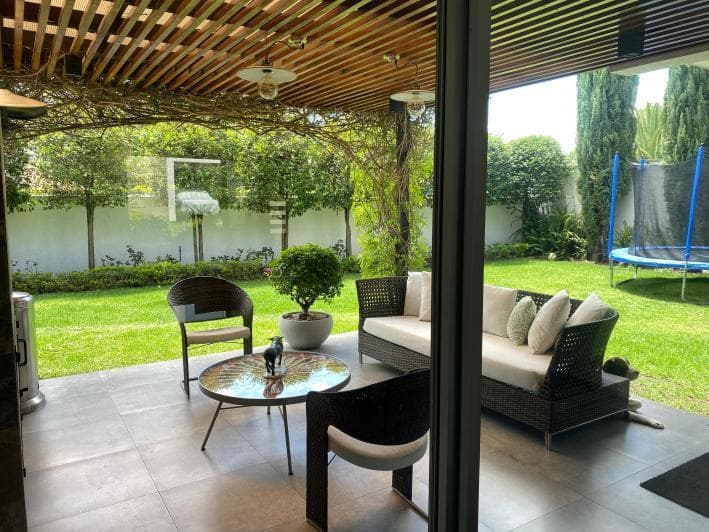 Moderna Casa con Amplio Jardin Libre - Lumbisi — imagen 10