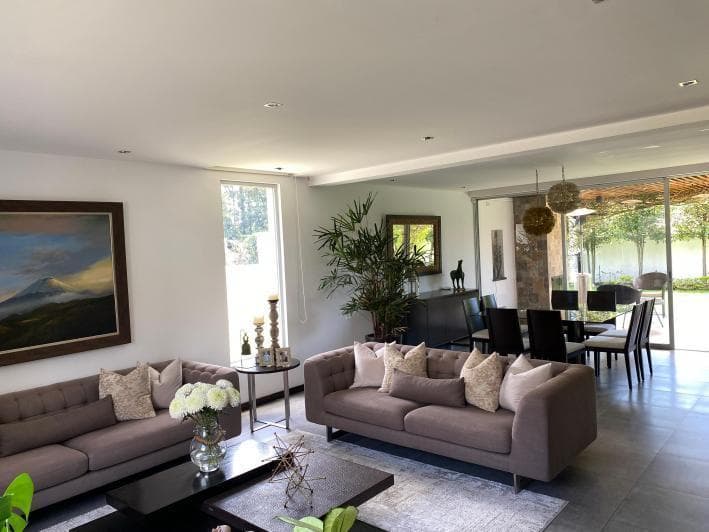 Moderna Casa con Amplio Jardin Libre - Lumbisi — imagen 8