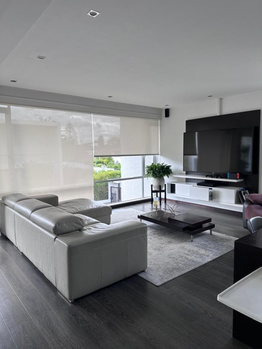 Moderna Casa con Amplio Jardin Libre - Lumbisi — imagen 7