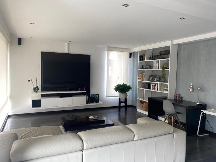Moderna Casa con Amplio Jardin Libre - Lumbisi — imagen 4