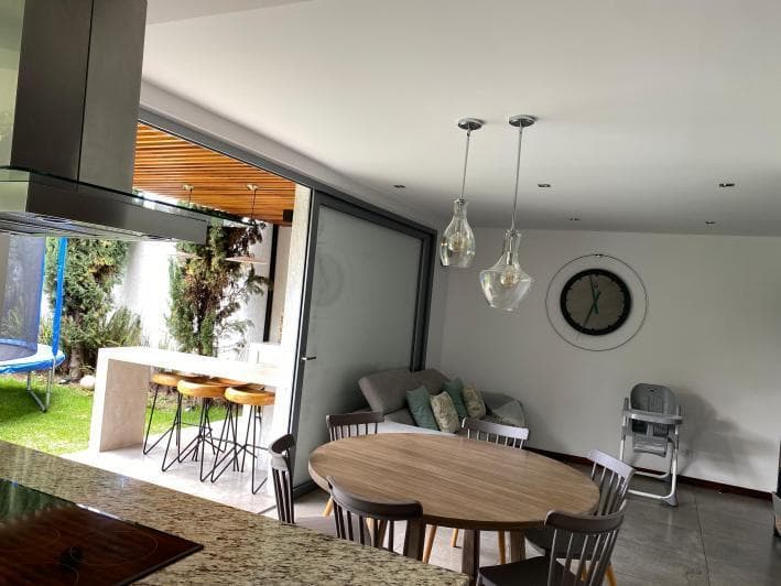 Moderna Casa con Amplio Jardin Libre - Lumbisi — imagen 2