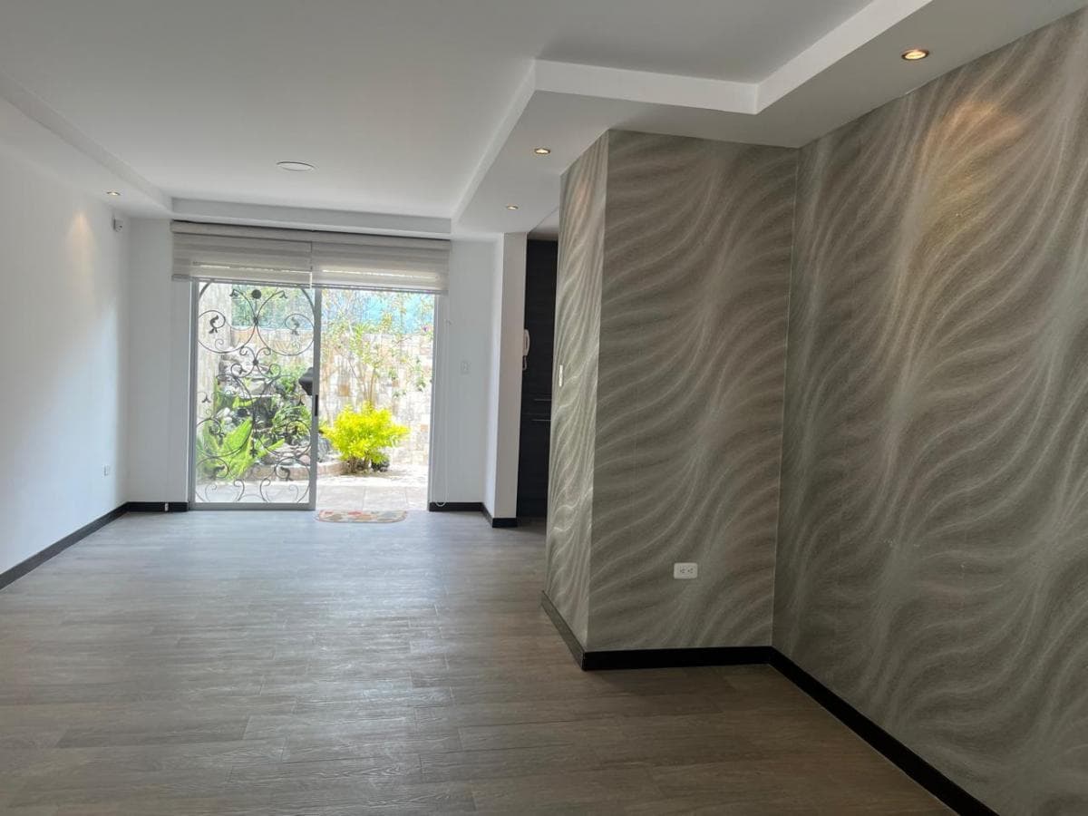 Venta Casa 3 Dorm., en Conjunto en Cumbaya - San Juan — imagen 2
