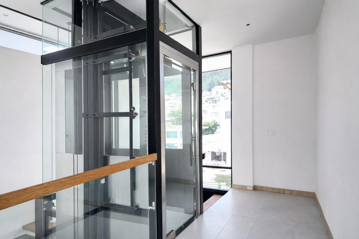 Casa Moderna en Venta Miravalle430 m², 4 Dorm., Ascensor, Vista — imagen 4