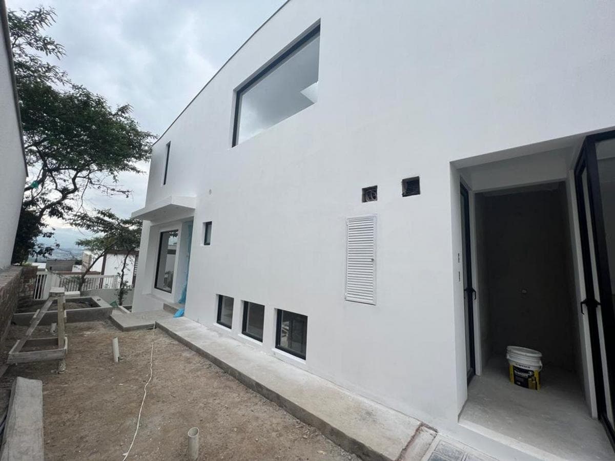 Casa en Venta en Urb. Tacuri, Sector Nayón - Vía Cumbayá — imagen 4
