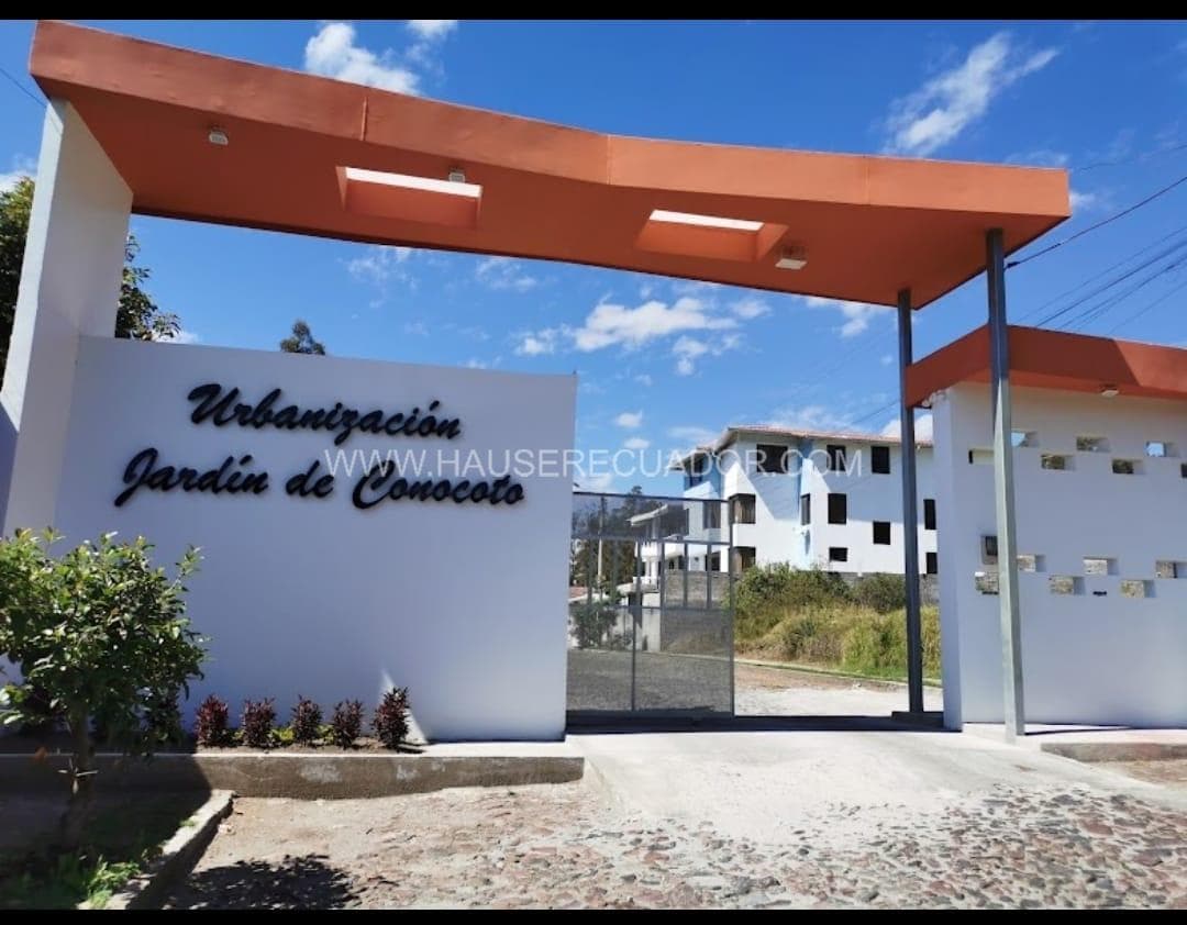 Casa de Venta en Conocoto con 3 Parqueaderos Amplio Terreno de 206 m² — imagen 1