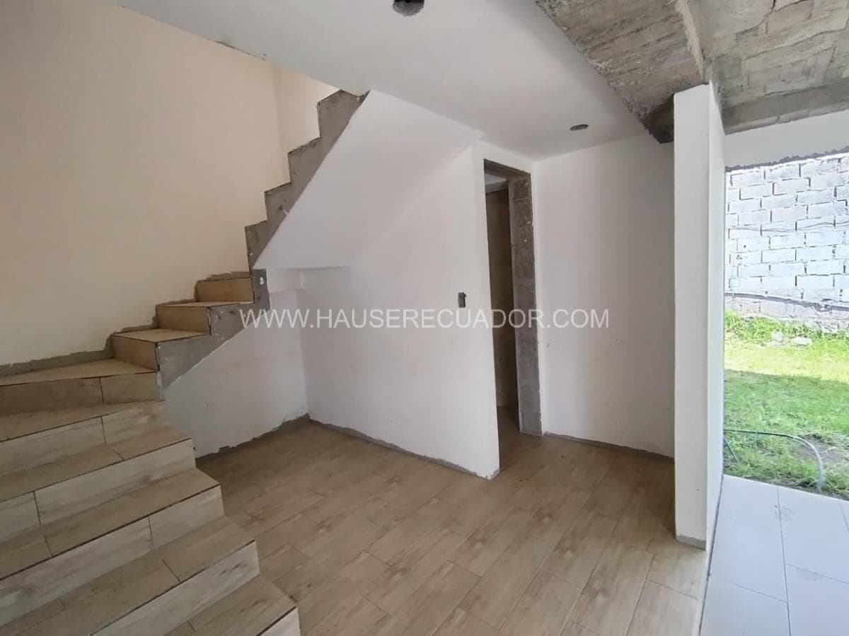 Casa de Venta en Conocoto con 3 Parqueaderos Amplio Terreno de 206 m² — imagen 8