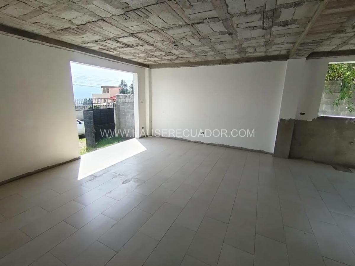 Casa de Venta en Conocoto con 3 Parqueaderos Amplio Terreno de 206 m² — imagen 4