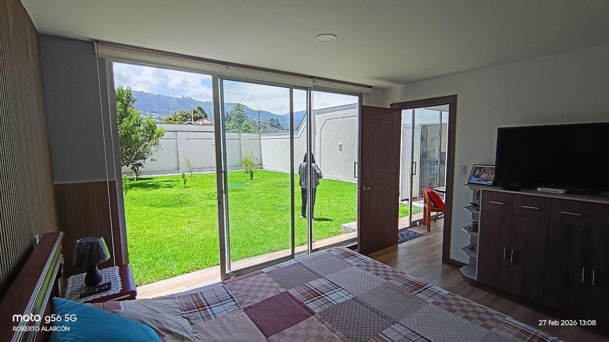 Casa de Venta en Cumbaya 2 Dorm. — imagen 8