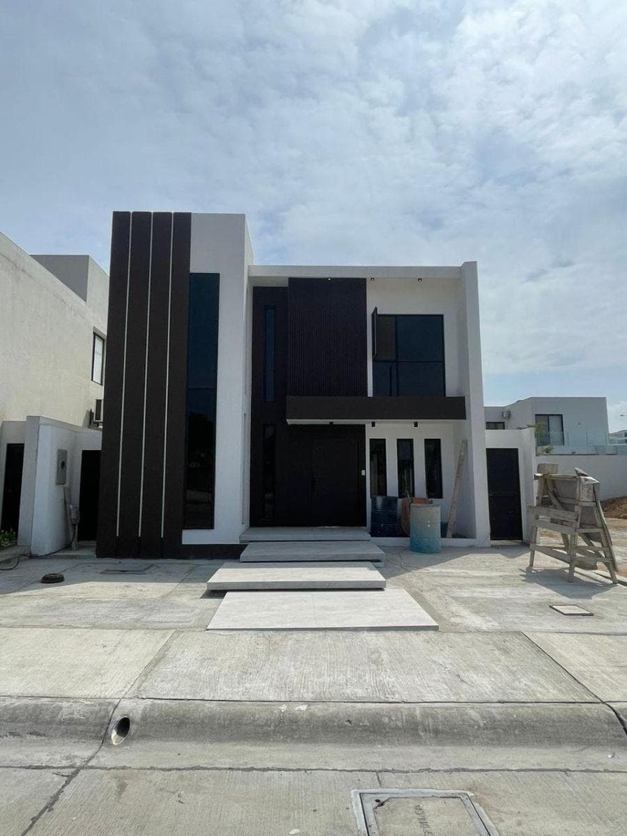 Vendo Casa de Estreno en Urb. El Condado Vicollinci, Guayas — imagen 1