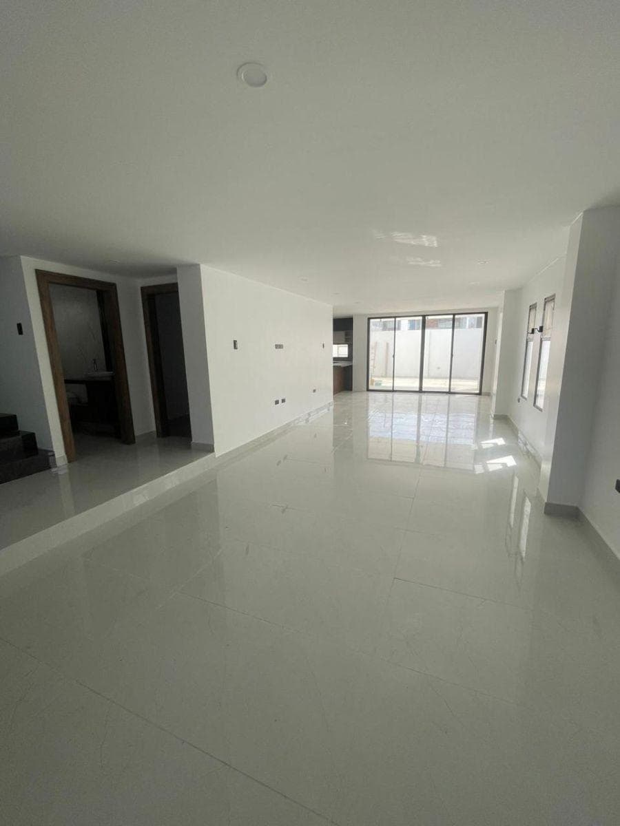 Vendo Casa de Estreno en Urb. El Condado Vicollinci, Guayas — imagen 8