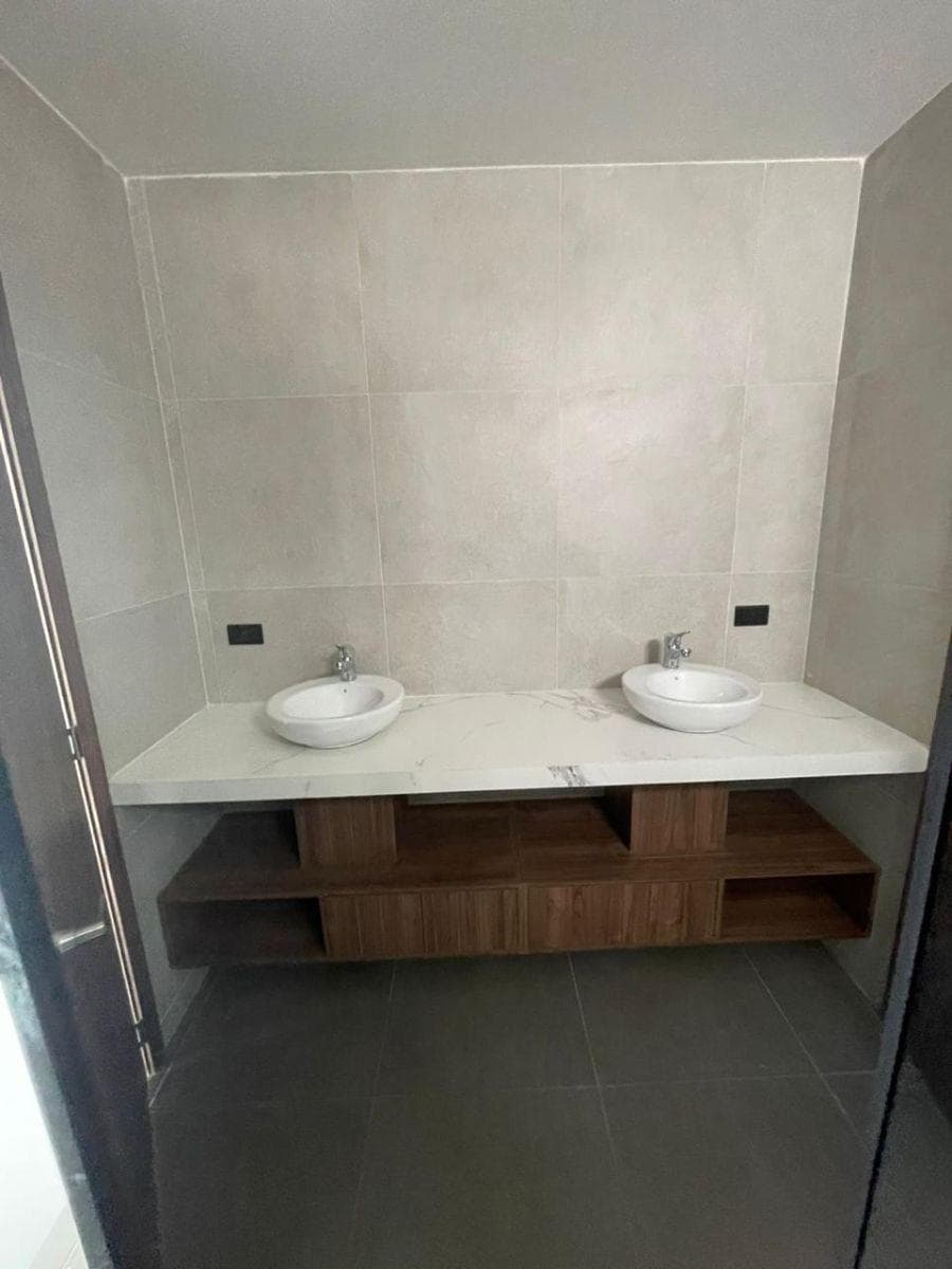 Vendo Casa de Estreno en Urb. El Condado Vicollinci, Guayas — imagen 6
