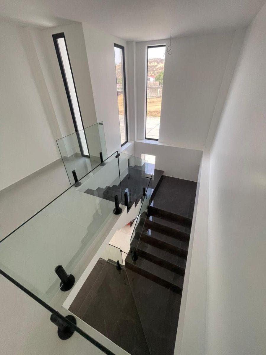 Vendo Casa de Estreno en Urb. El Condado Vicollinci, Guayas — imagen 2