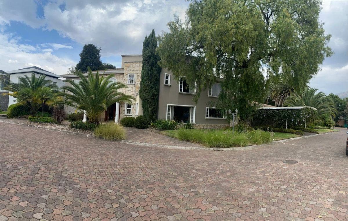 Casa en Conjunto Cerrado con Buenos Espacios — imagen 10