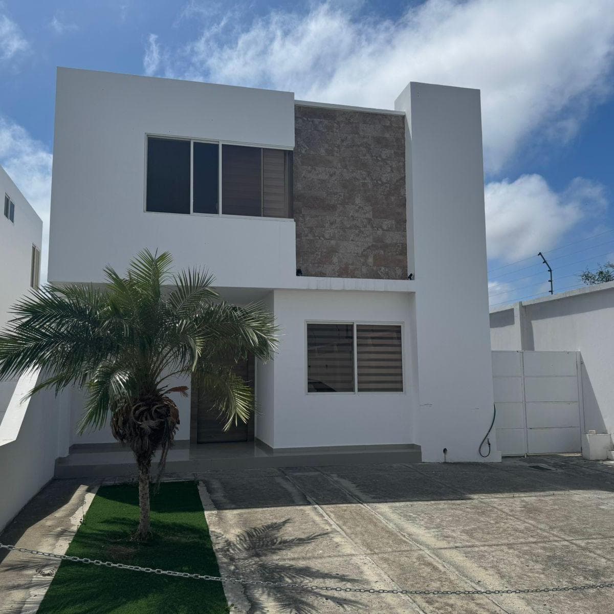 La Casa en Venta en La Urbanizacion Luxor, Manabí — imagen 1