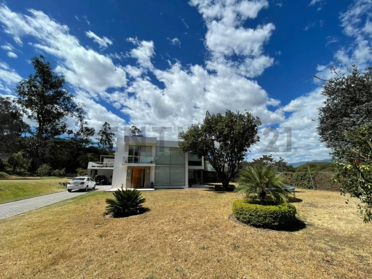 En Venta Casa con Terreno. Sector Nayón — imagen 8