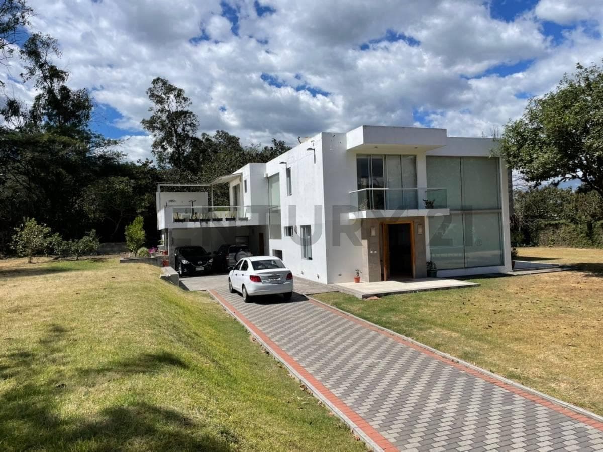 En Venta Casa con Terreno. Sector Nayón — imagen 6