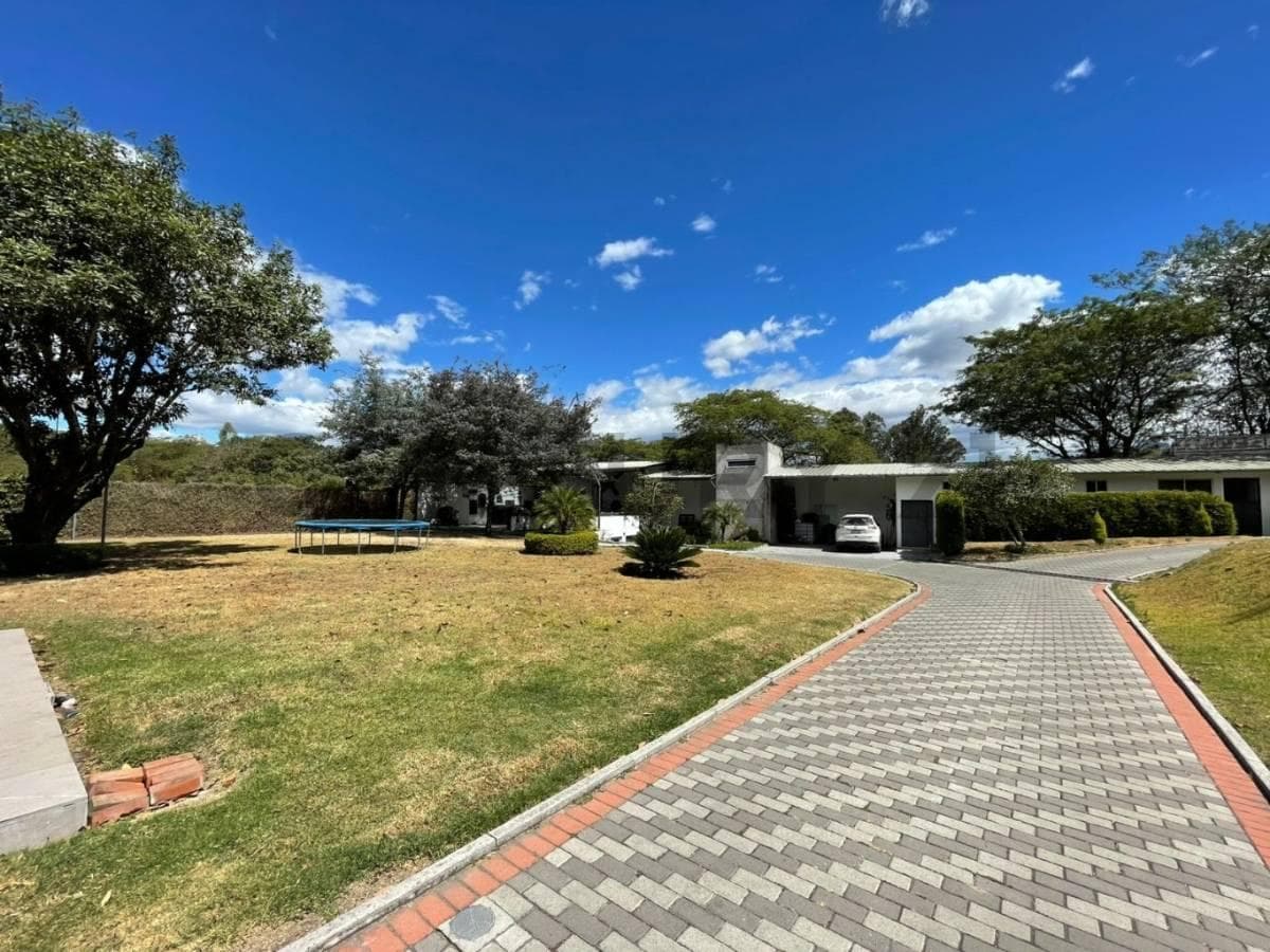 En Venta Casa con Terreno. Sector Nayón — imagen 4