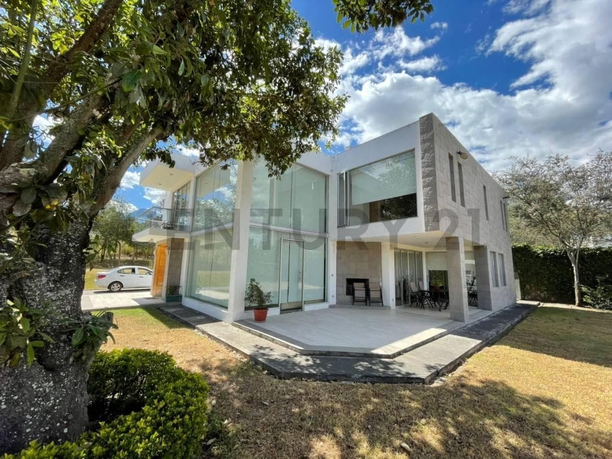 En Venta Casa con Terreno. Sector Nayón — imagen 3