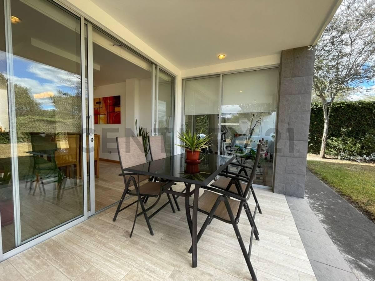 En Venta Casa con Terreno. Sector Nayón — imagen 2
