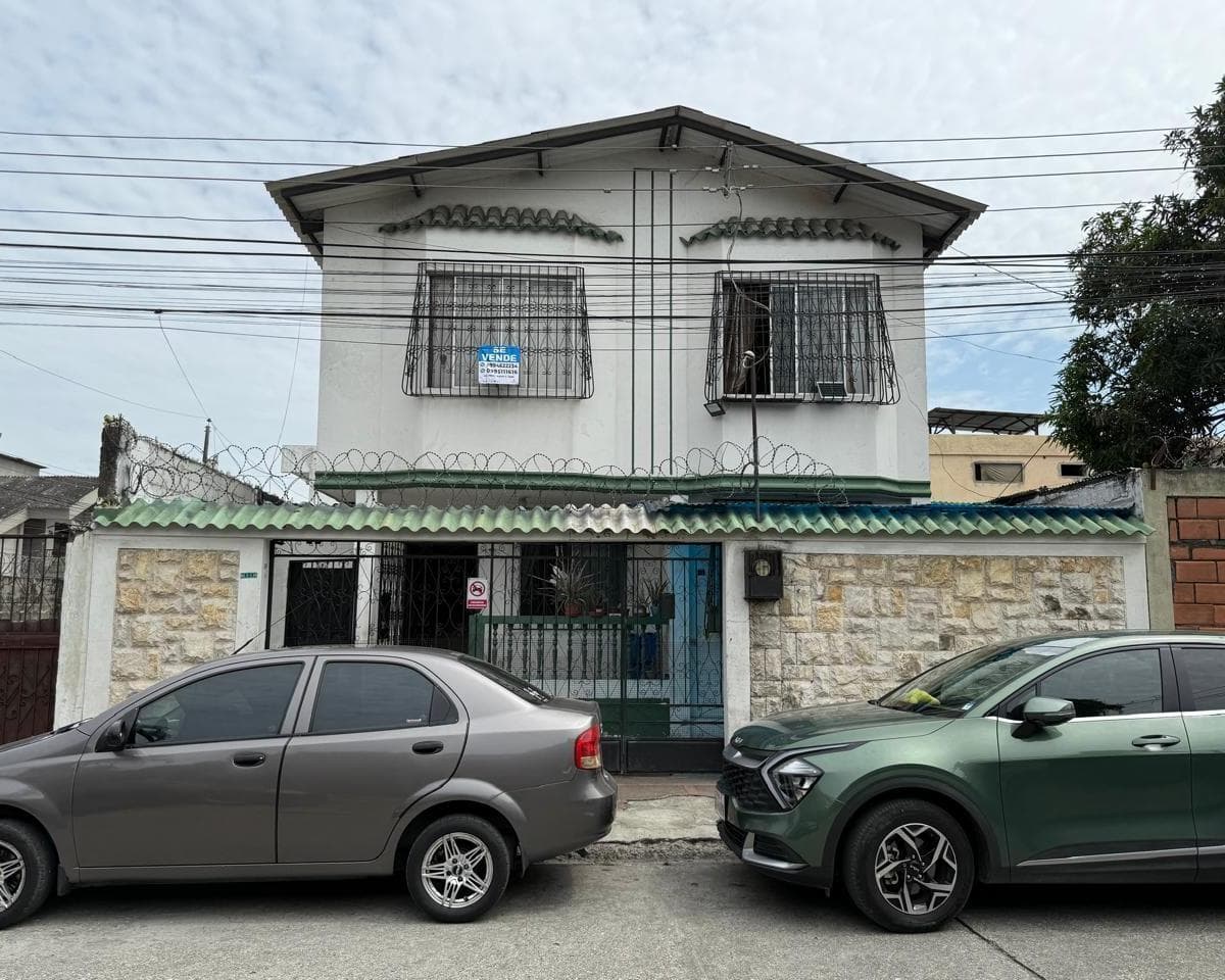 Casa en Venta de 4 Habitaciones Parcialmente Remodelada en Bellavista, Guayas — imagen 1
