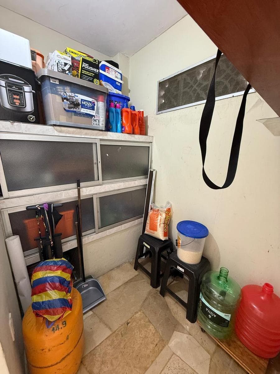 Casa en Venta de 4 Habitaciones Parcialmente Remodelada en Bellavista, Guayas — imagen 8