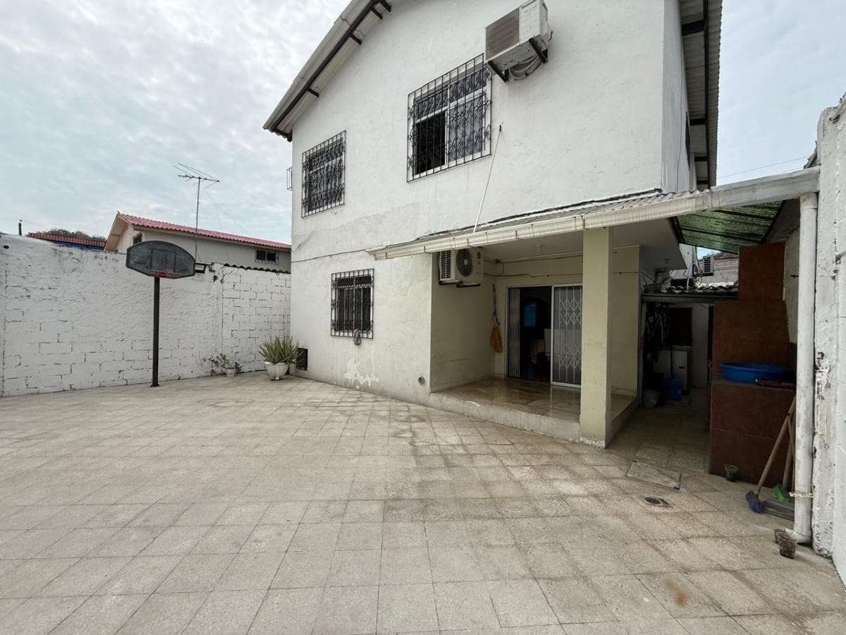 Casa en Venta de 4 Habitaciones Parcialmente Remodelada en Bellavista, Guayas — imagen 6