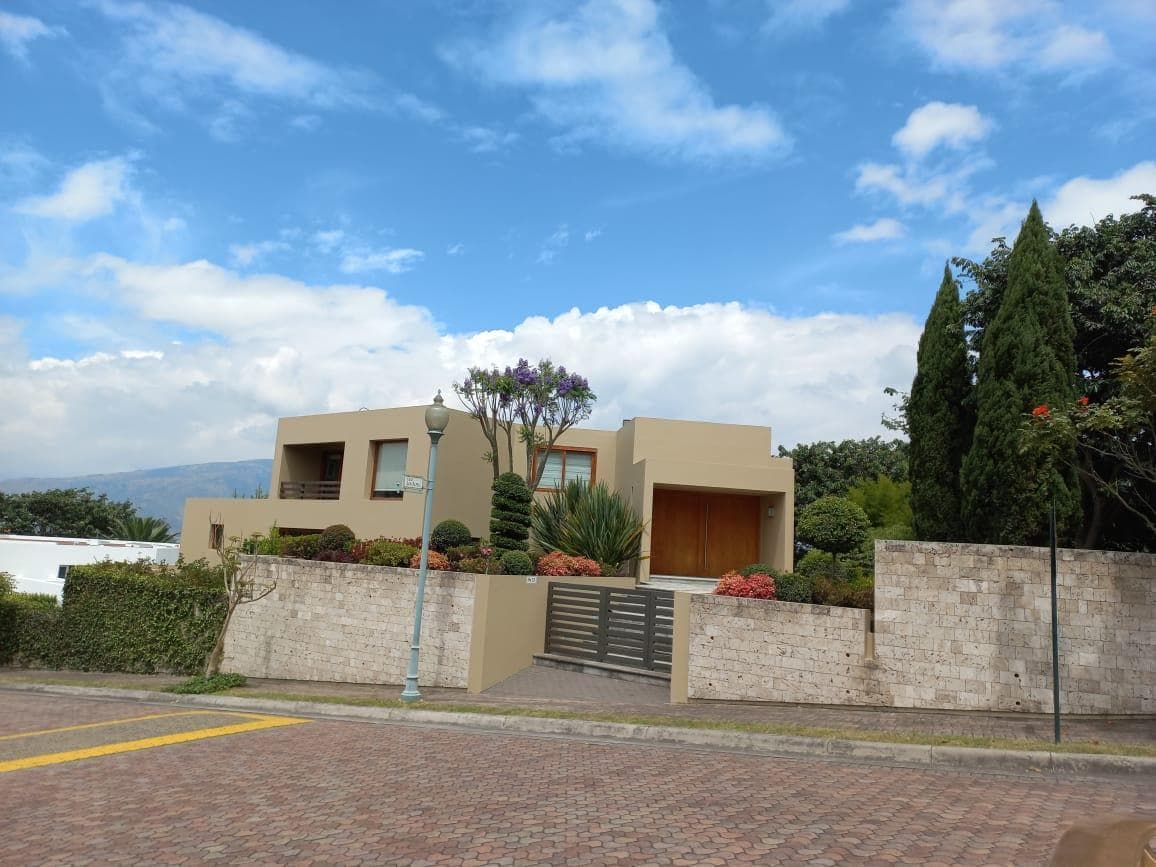 Casa de Lujo en Rancho San Francisco – 712 m² y Jardines | Innova Real — imagen 1