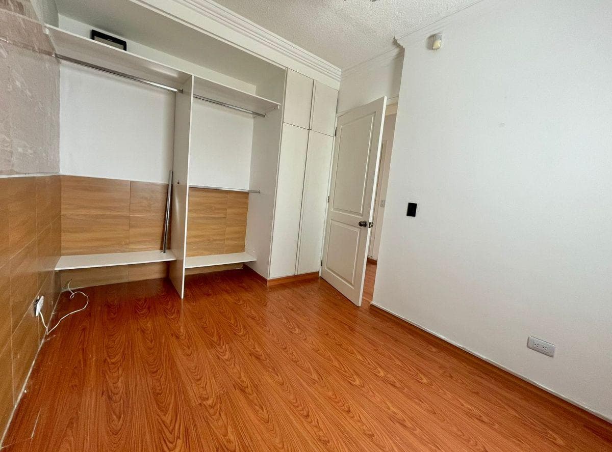 Departamento $169.900 de 3 Dorm, 2 Parq, Vista Panorámica, Sector El Bosque con Vista — imagen 3