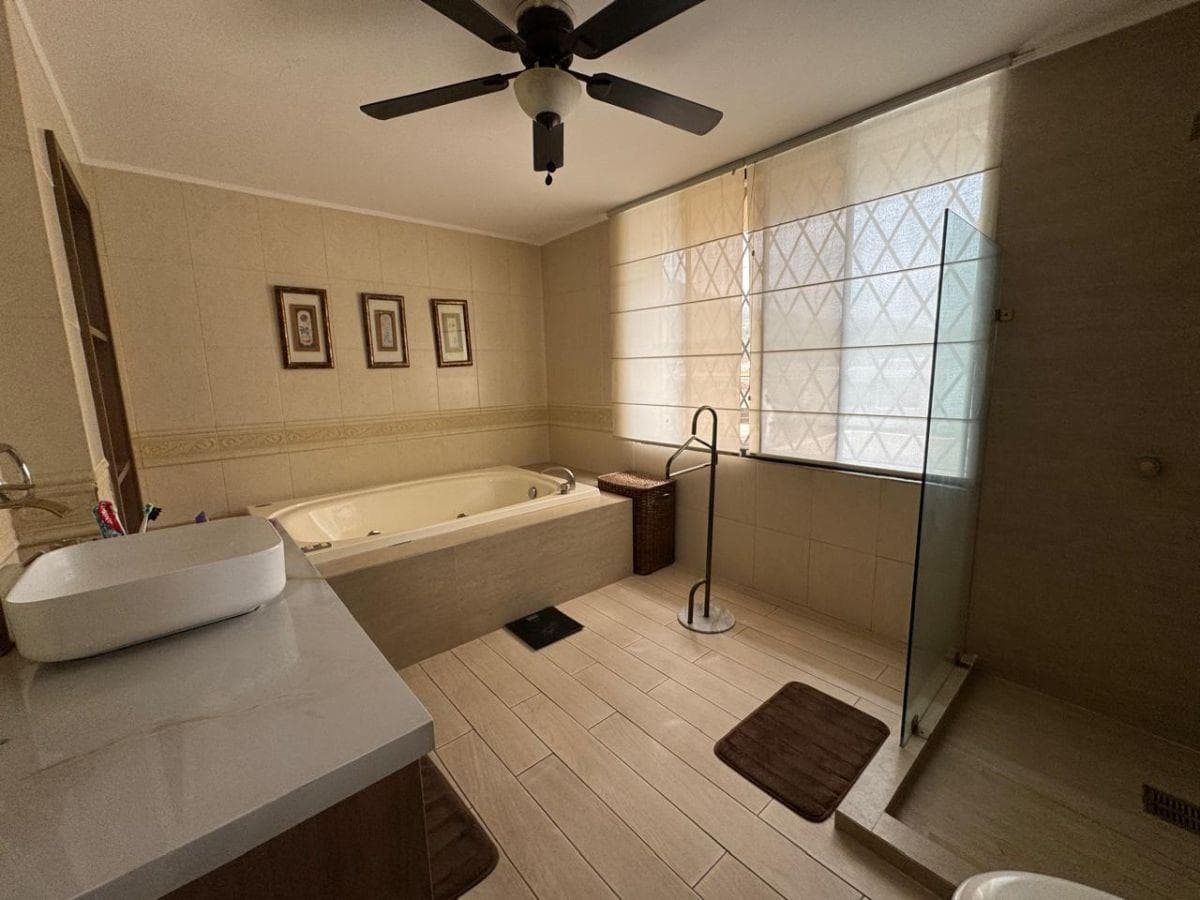 Casa en Venta, Urbanización Santa Cecilia, Guayaquil. Guayas — imagen 8