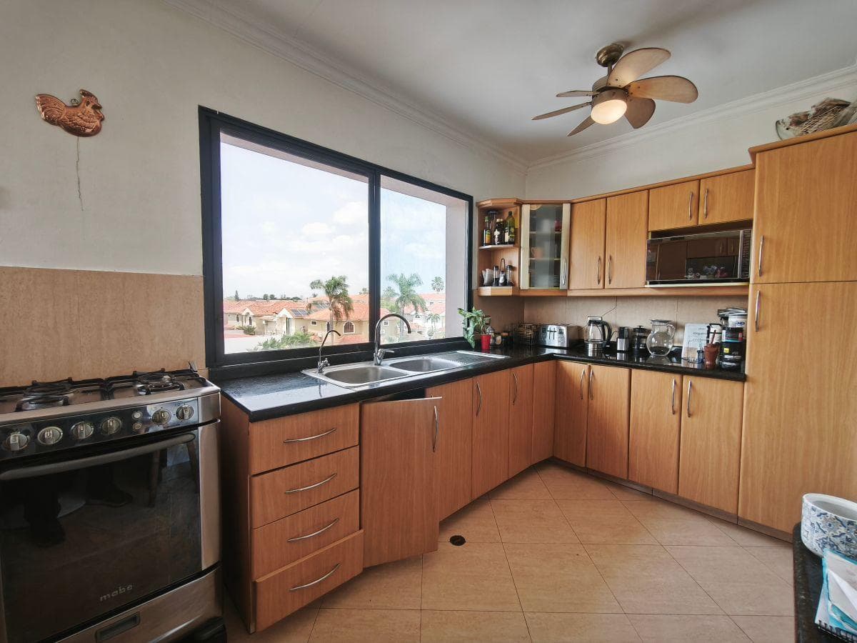 Departamento de en Venta en Samborondón Km 2.5 Sector Uess 3 Dorm., Guayas — imagen 1