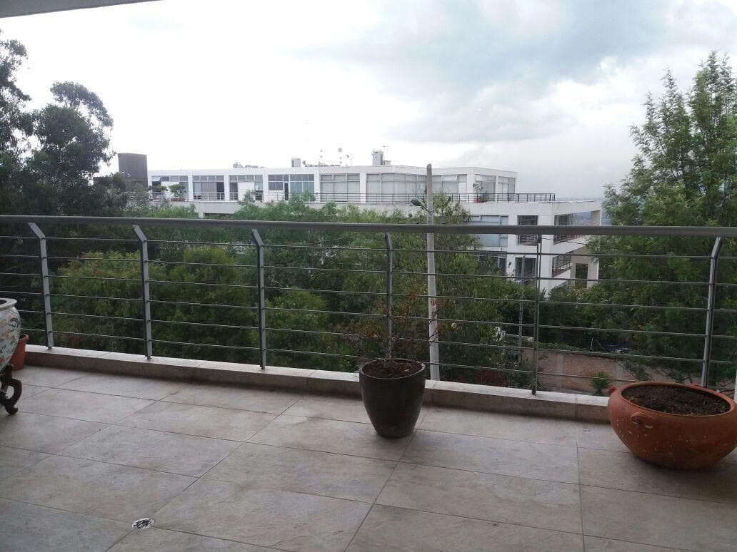 Vendo - Amplio Departamento de 2 Dorm. - Cumbaya — imagen 1
