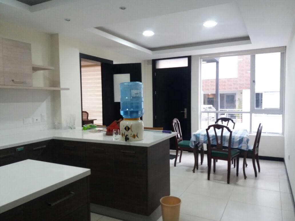 Vendo - Amplio Departamento de 2 Dorm. - Cumbaya — imagen 6