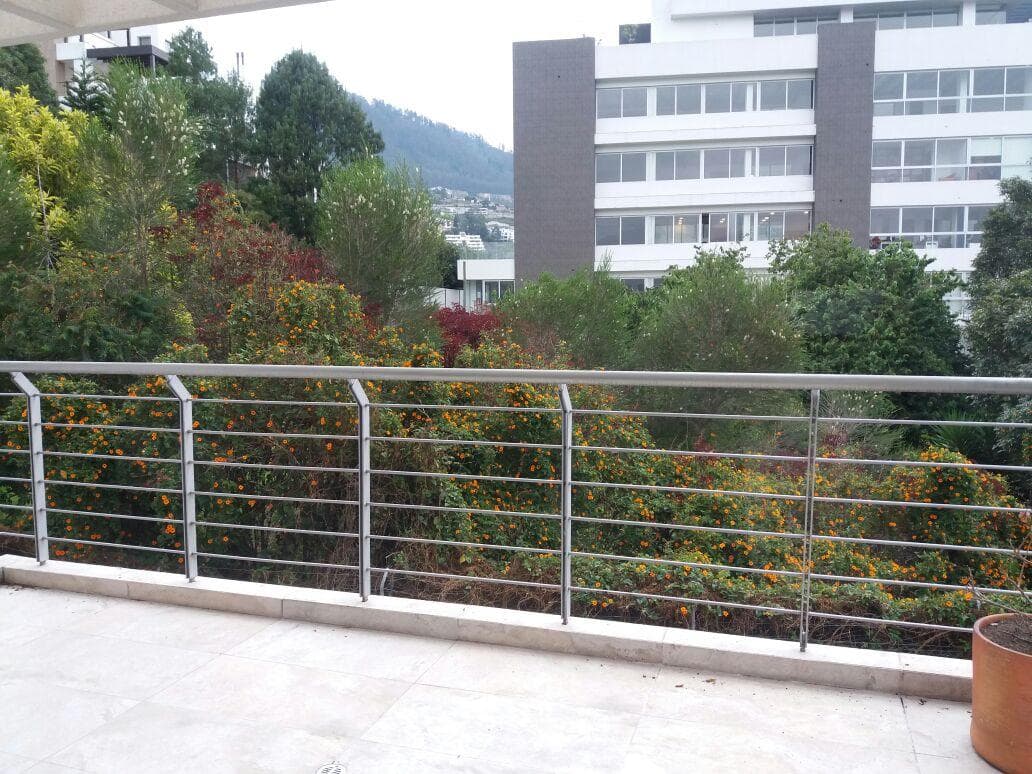Vendo - Amplio Departamento de 2 Dorm. - Cumbaya — imagen 4