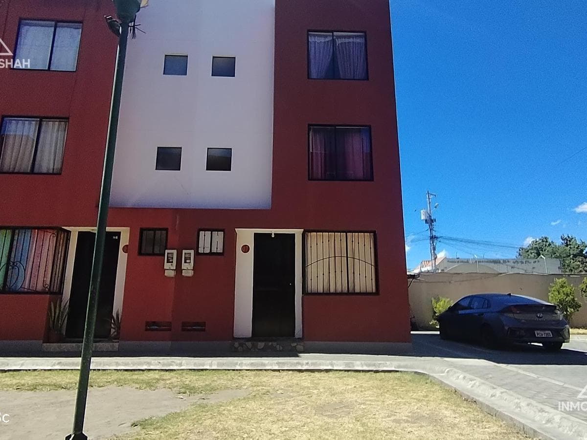 Casa en Venta a Dos Minutos del Coral en Calderon con Seguridad 24/7 — imagen 1