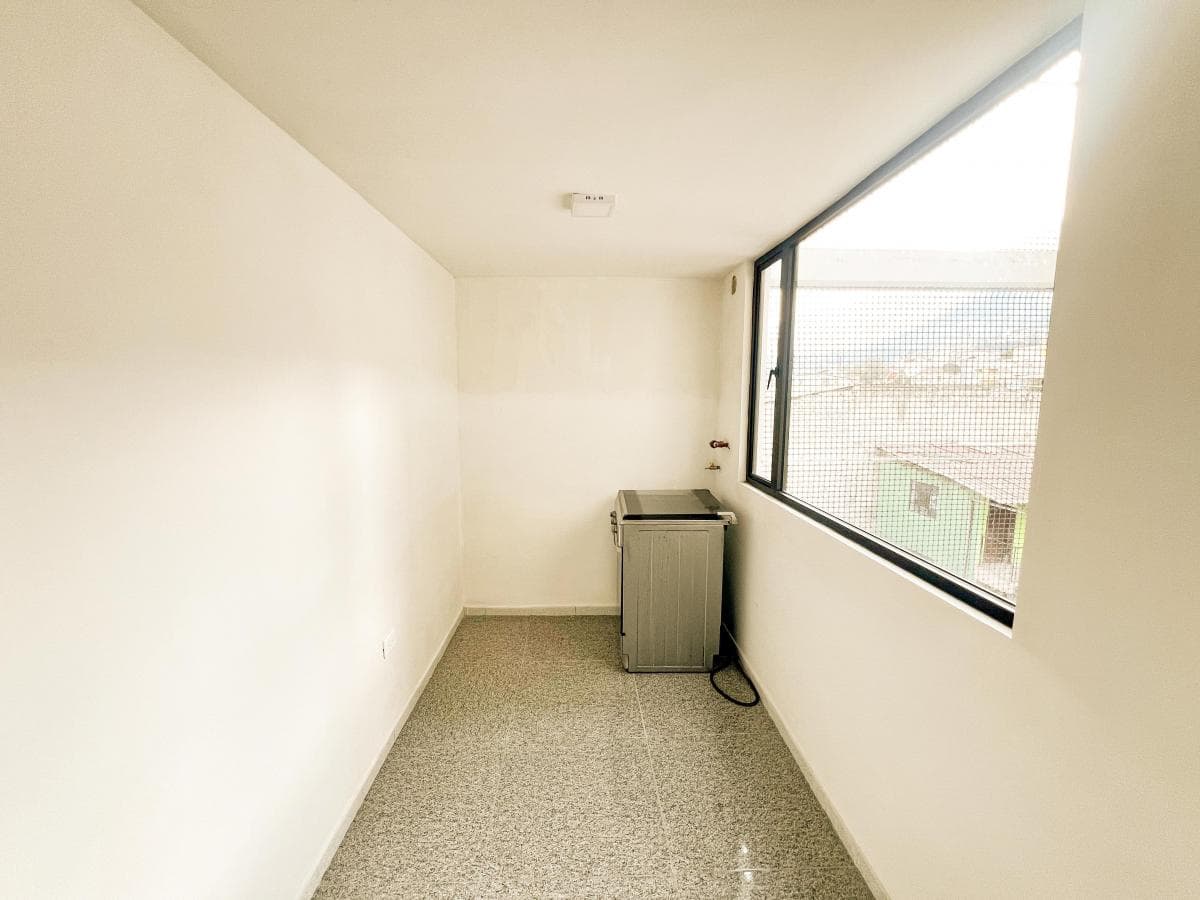 Vendo Lindo y Amplio Departamento Al Sur de Quito — imagen 6