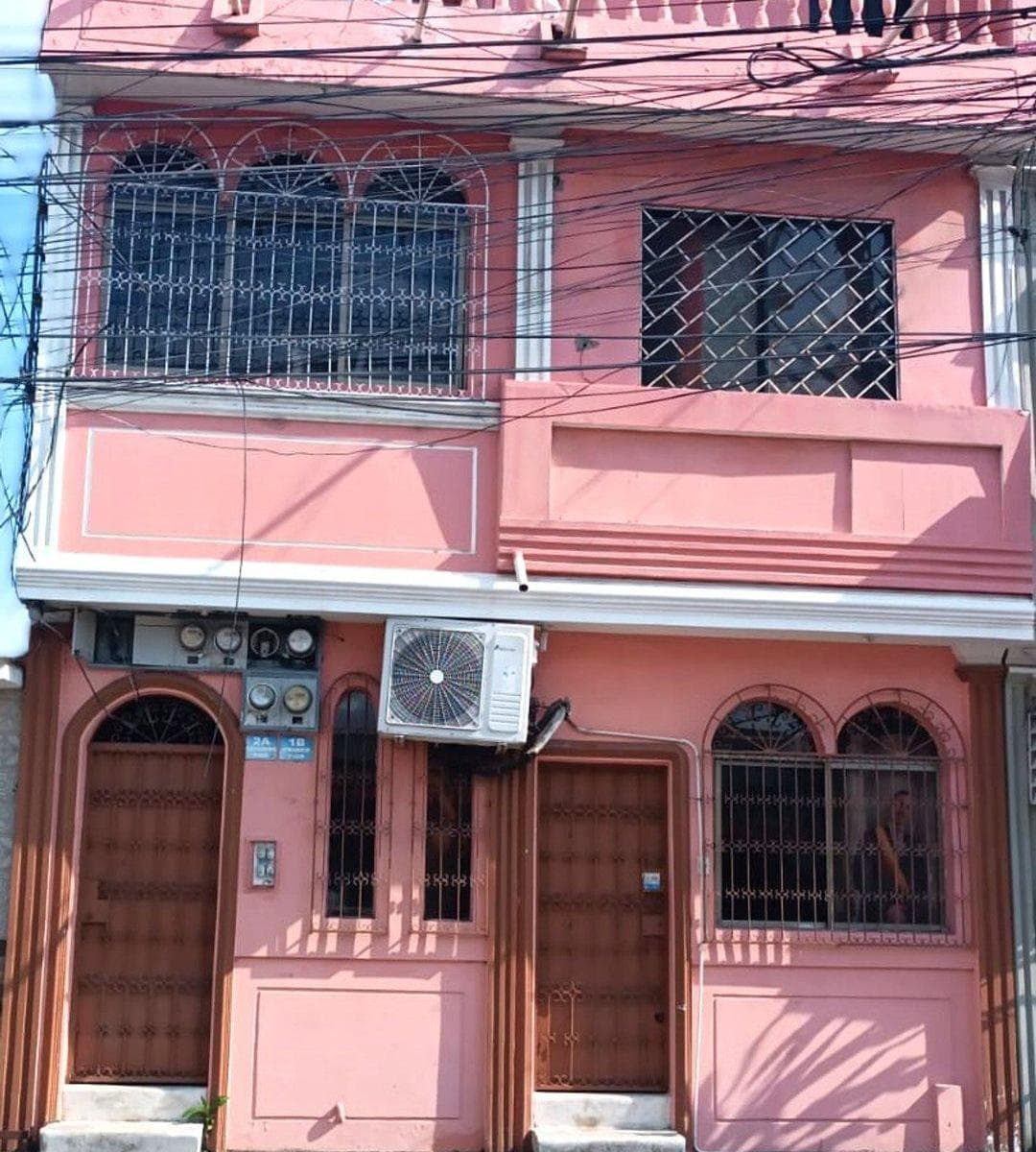 Casa Rentera en Ciudadela La Atarazana - Inversión m. Matamoros, Guayas — imagen 1