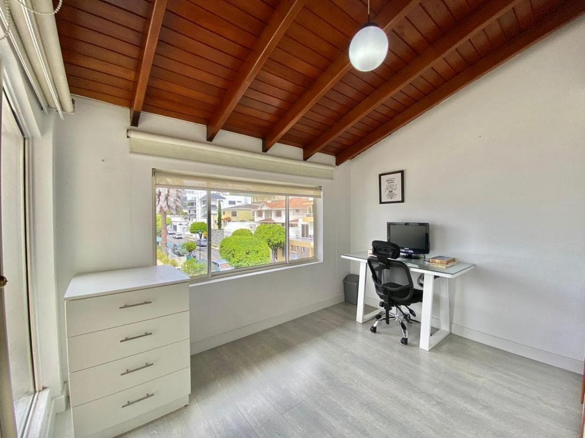 Vendo, Casa en Vista Grande Cumbaya, Quito - Ecuador — imagen 8