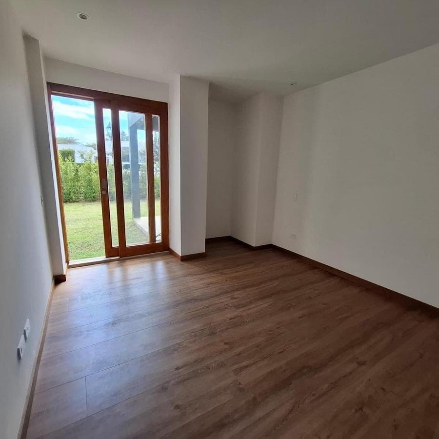 Departamento de Venta, Tres Habitaciones, Tres Baños, Terraza, Amendidades en Cumbaya — imagen 7