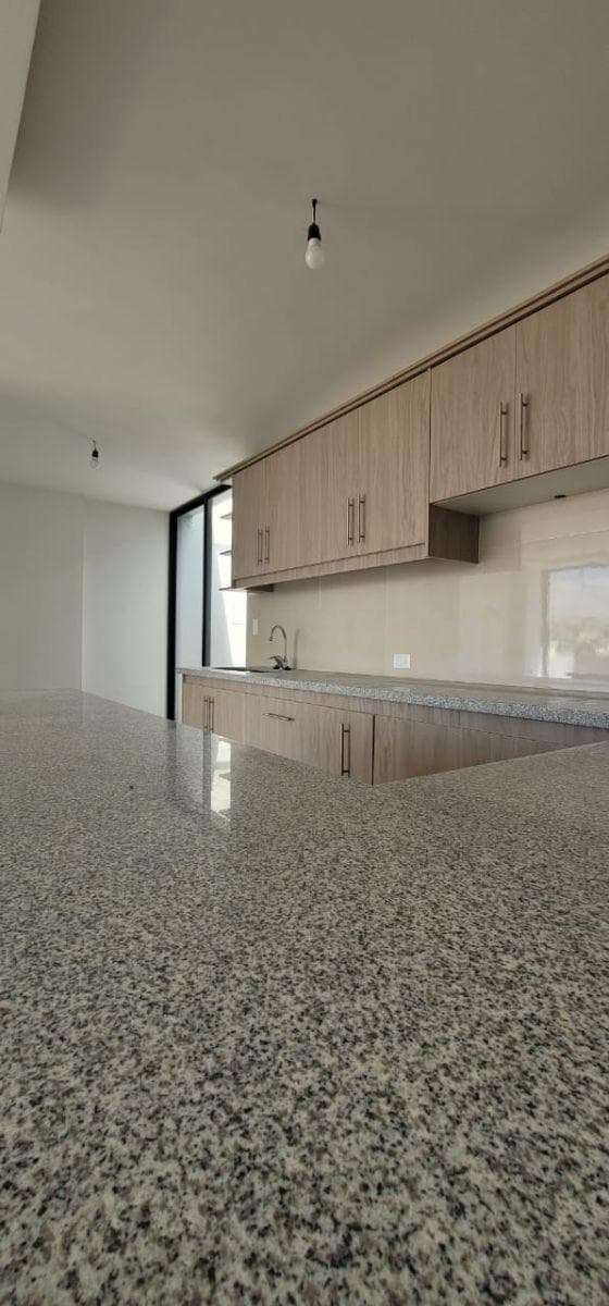 Moderno Departamento Nuevo de 2 Dorm. con Amplia Terraza Frontal y Parqueadero Independiente — imagen 7
