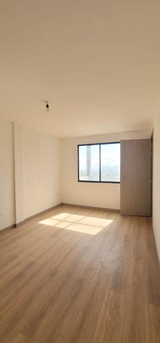 Moderno Departamento Nuevo de 2 Dorm. con Amplia Terraza Frontal y Parqueadero Independiente — imagen 2