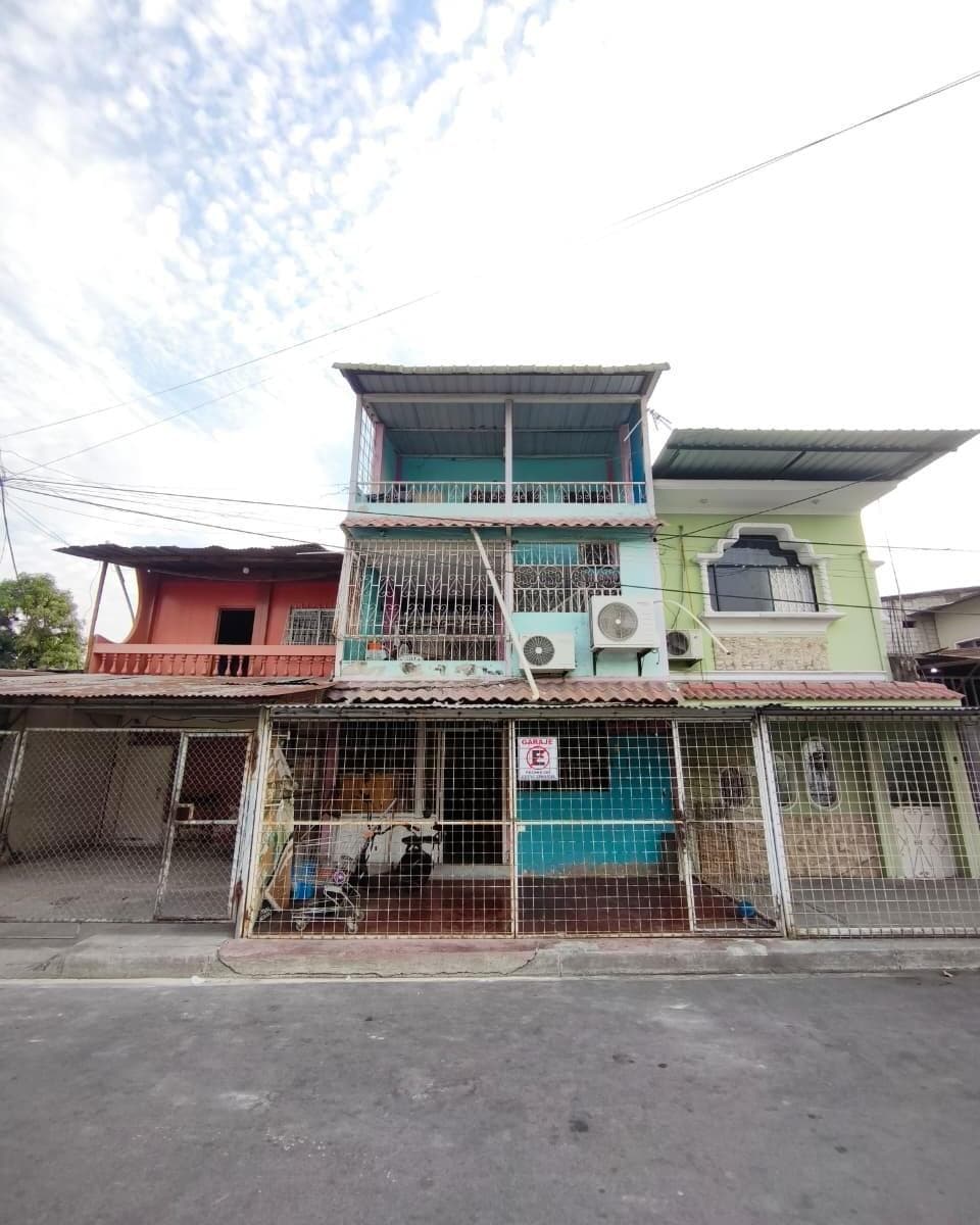 Casa Rentera en El Suburbio. Calle 24 y La E. Entrando por La 25. Guayas — imagen 1