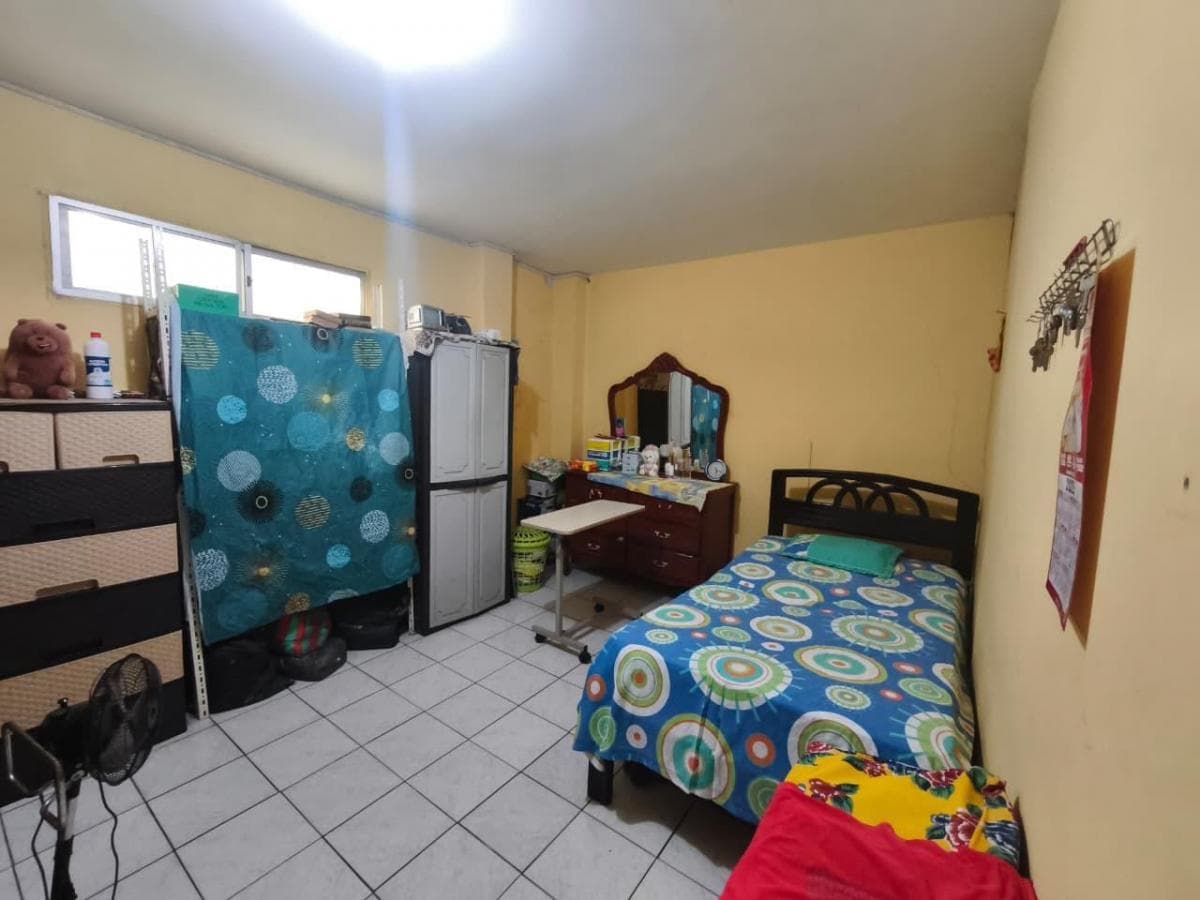 Casa Rentera en El Suburbio. Calle 24 y La E. Entrando por La 25. Guayas — imagen 2