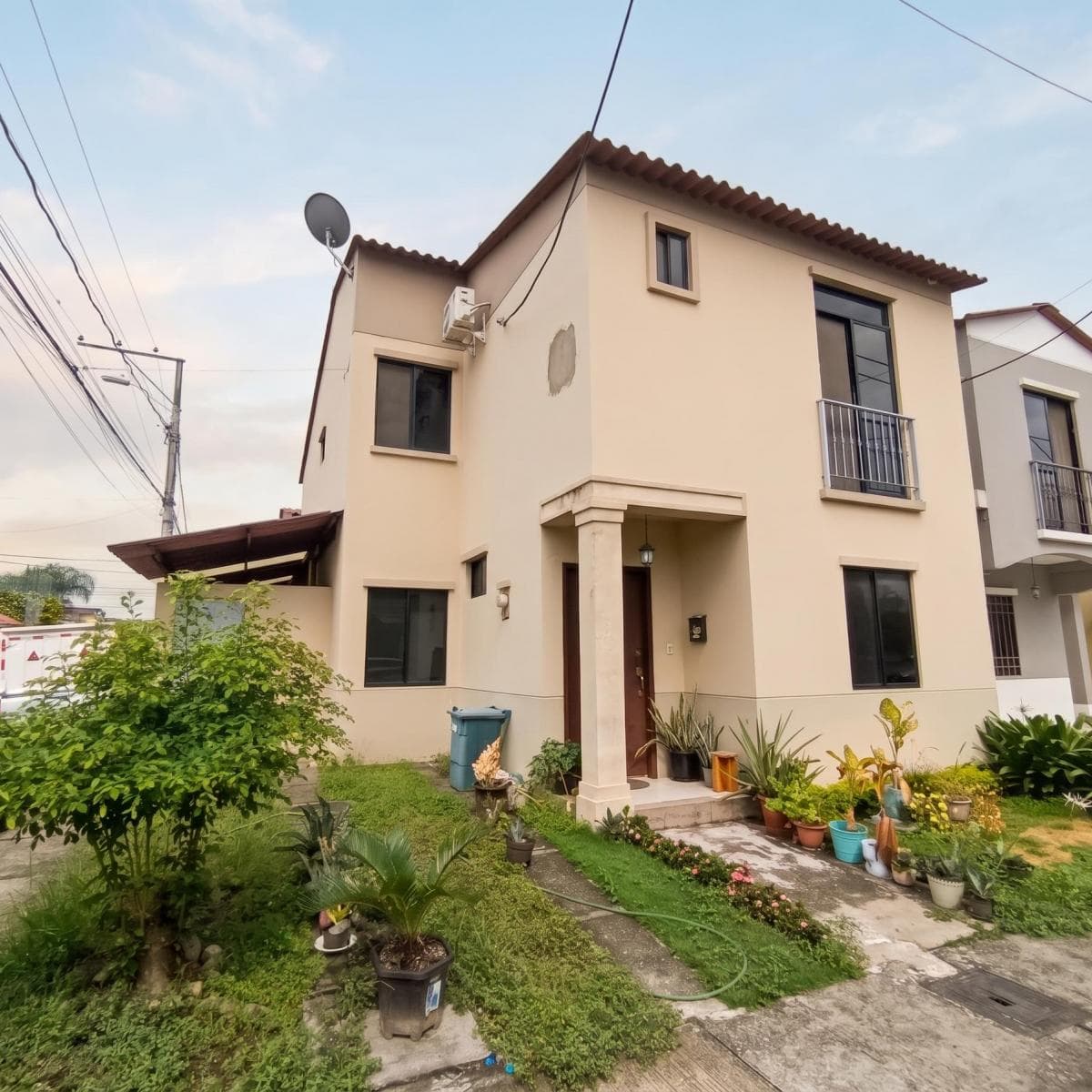 Vendo Casa Esquinera en La Urb. Veranda, Av Narcisa de Jesús, Guayas — imagen 1