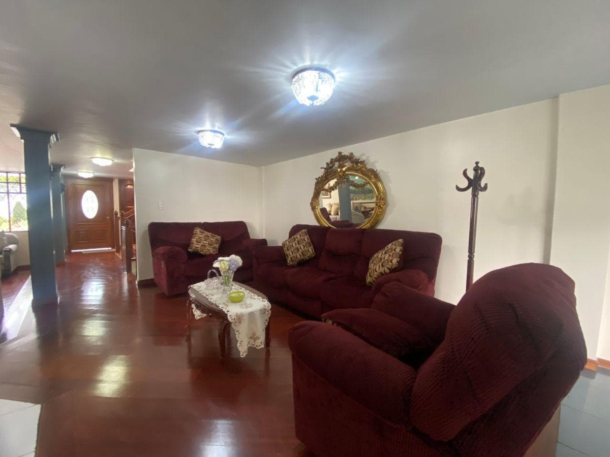 Casa de 306 m² con 4 Habitaciones en Venta en El Bosque — imagen 2