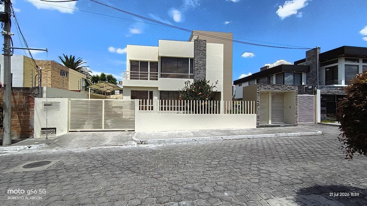 Casa de Venta en Cumbaya en Urbanización Privada — imagen 9