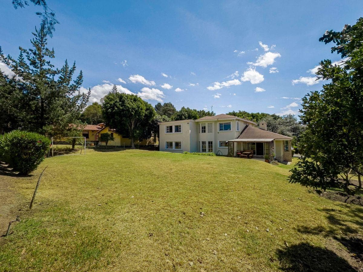 Casa de 1250 m² con 4 Dorm. en Venta en Lumbisí — imagen 10