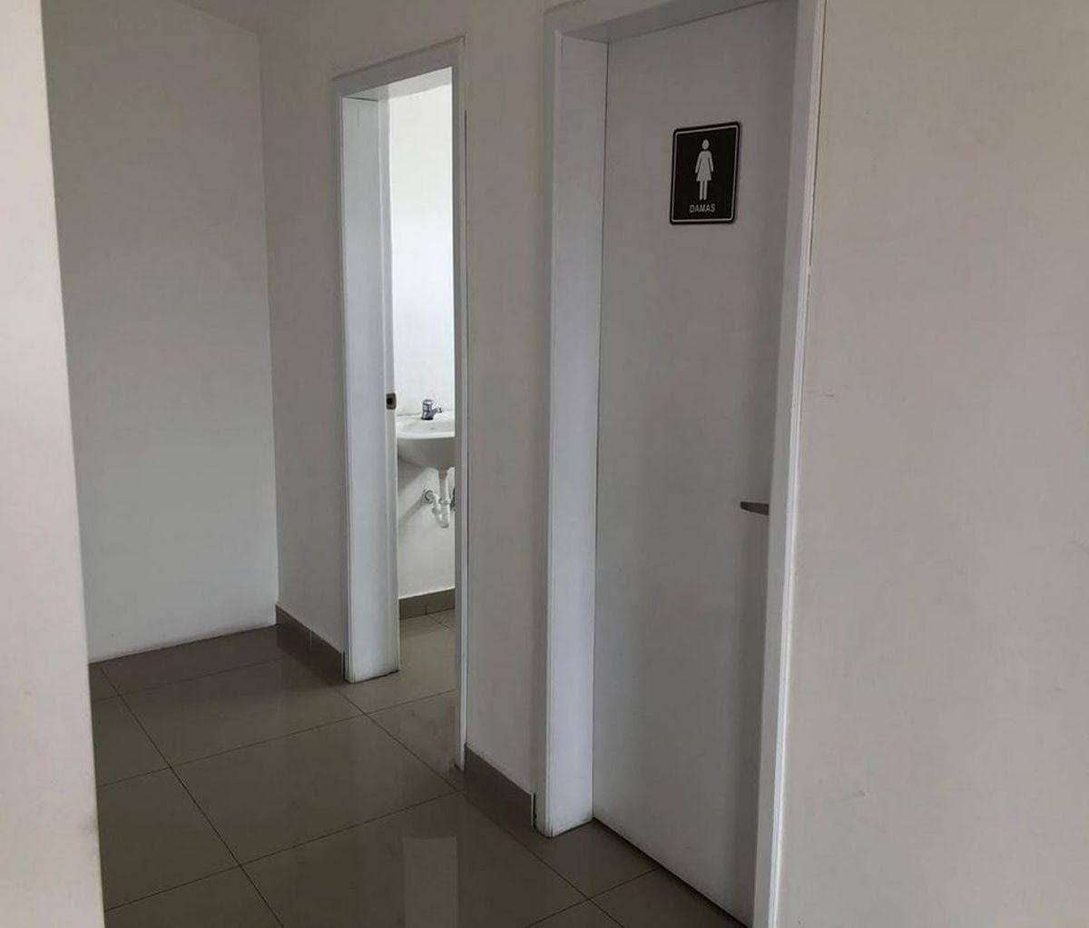 Vendo Clínica en La Jipijapa — imagen 8
